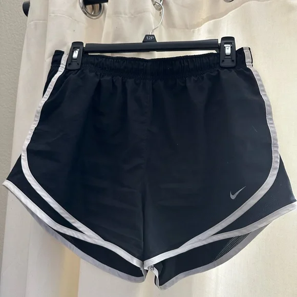 athletic shorts - Picture 1 of 3